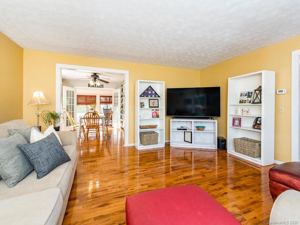 Property image 3 of 203 Applecross Lane in Heatherwood, Hendersonville, NC 28791