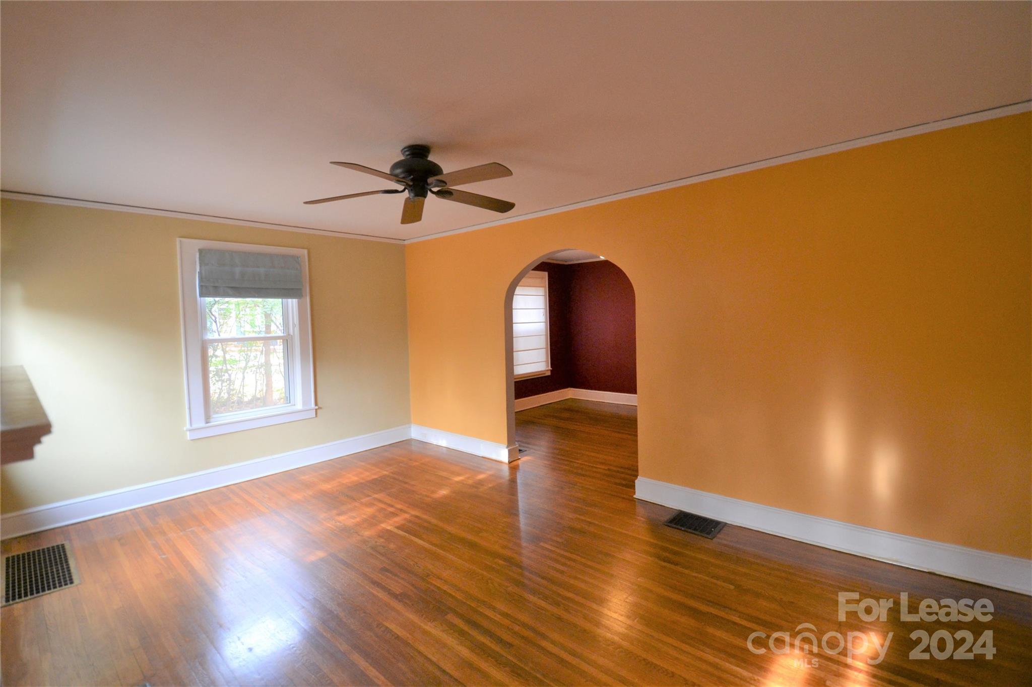Property image 3 of 2401 Commonwealth Avenue in Rossmore, Charlotte, NC 28205