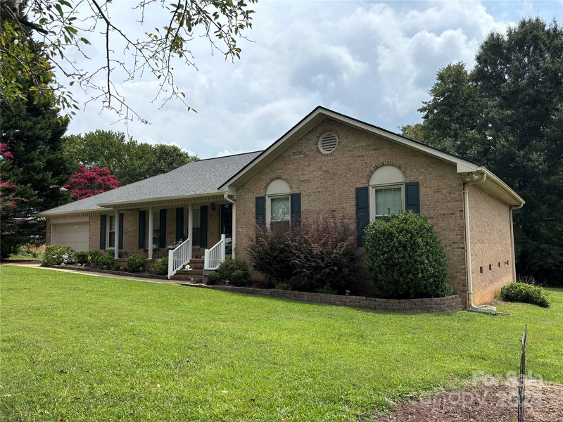 905 Sandy Lane