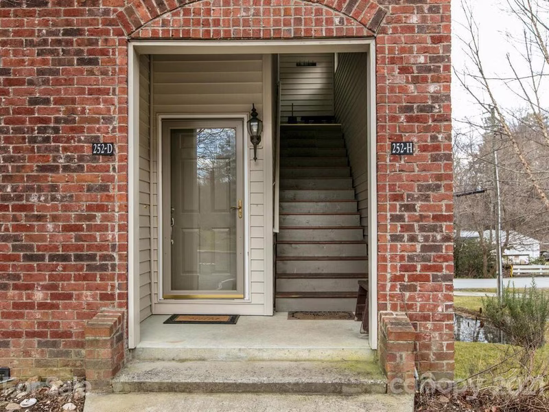 Property image 2 at 252 Wash Creek Drive, Hendersonville, NC 28739