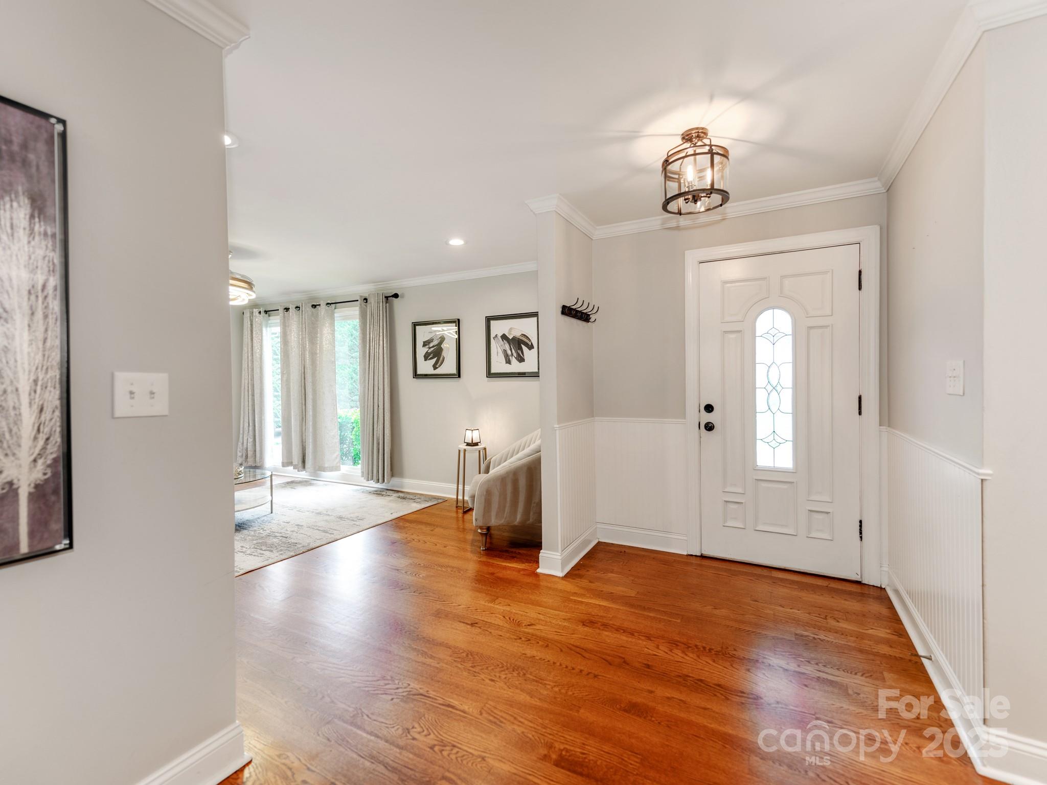 Property image 5 of 842 E Woodlawn Road in Selwyn Park, Charlotte, NC 28209