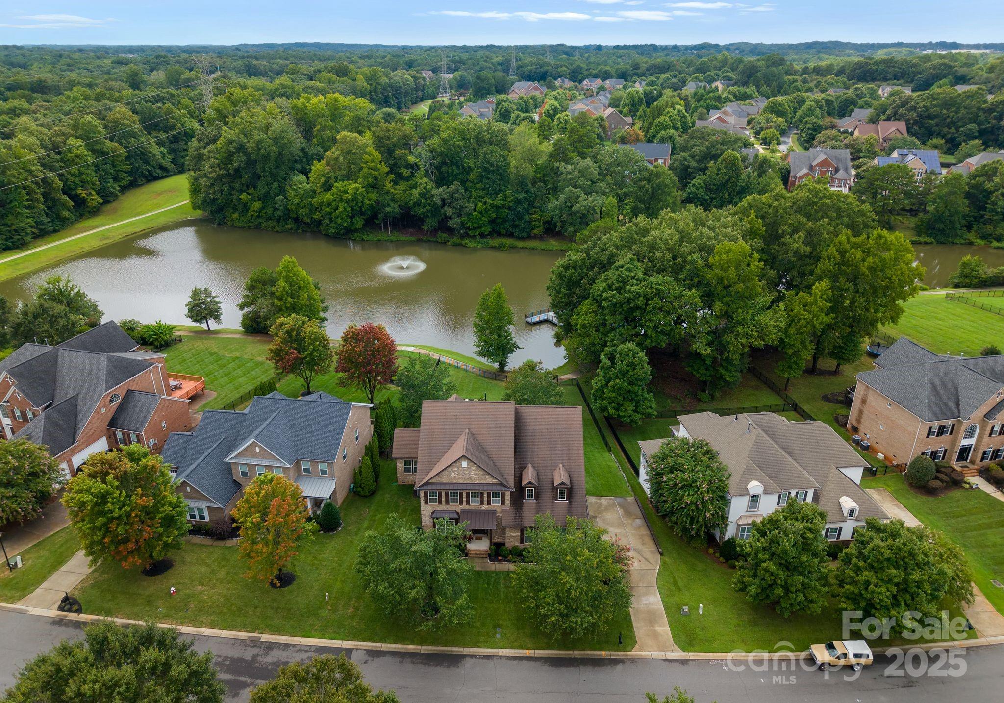 Property image 2 of 912 Oleander Lane in Weddington Trace, Waxhaw, NC 28173