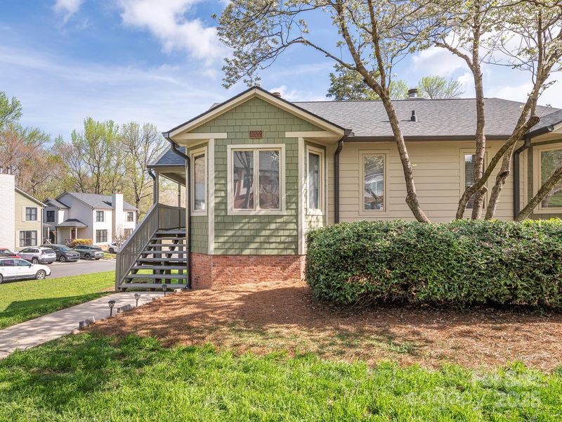 1022 Kenilworth Court