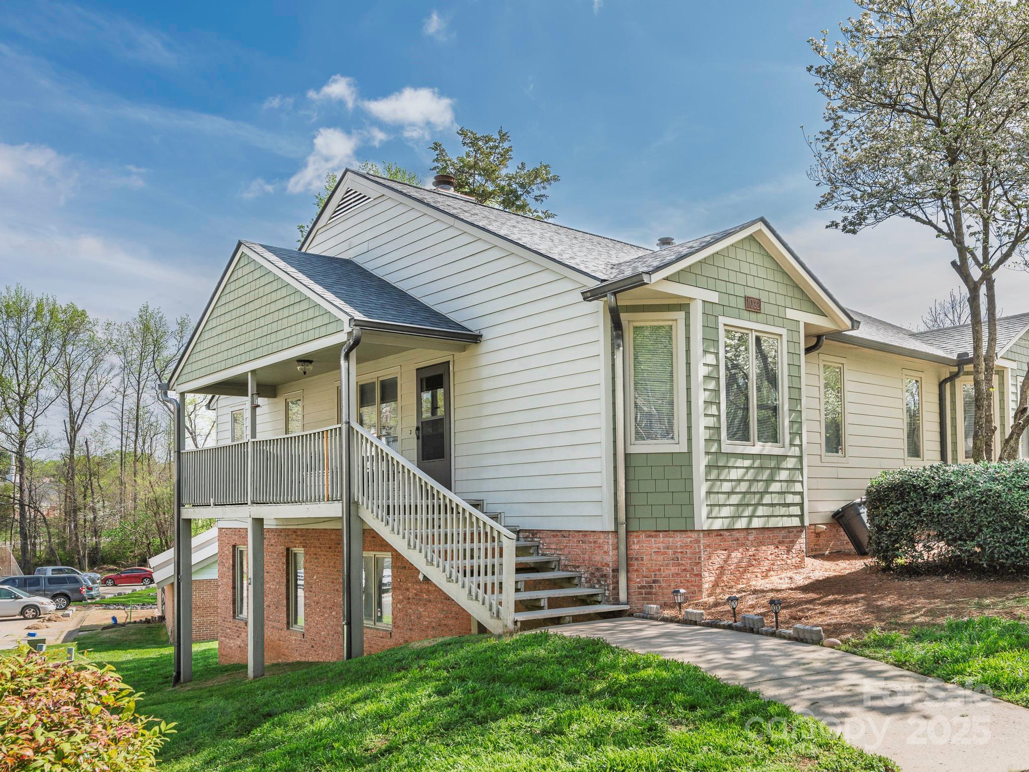 Property image 2 of 1022 Kenilworth Court in Ridgeview, Concord, NC 28027