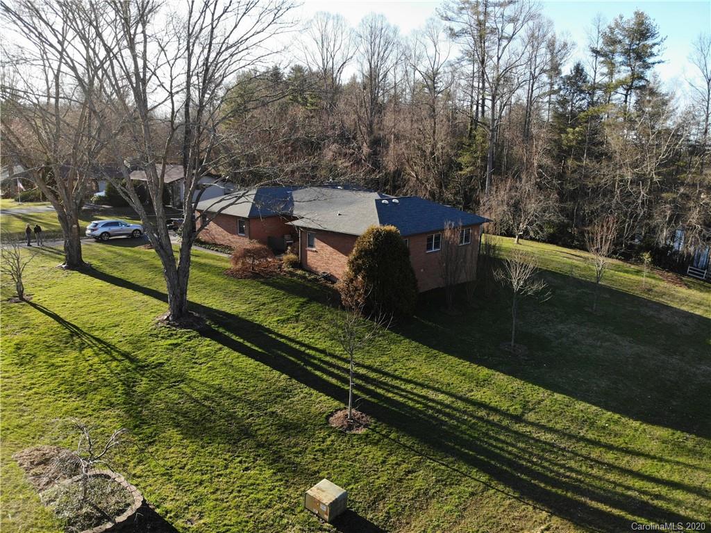 Property image 3 of 120 Larchmont Drive in Tamarac, Hendersonville, NC 28791