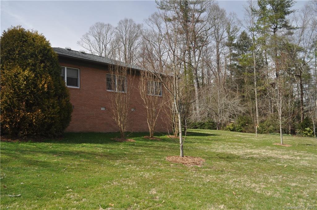 Property image 5 of 120 Larchmont Drive in Tamarac, Hendersonville, NC 28791