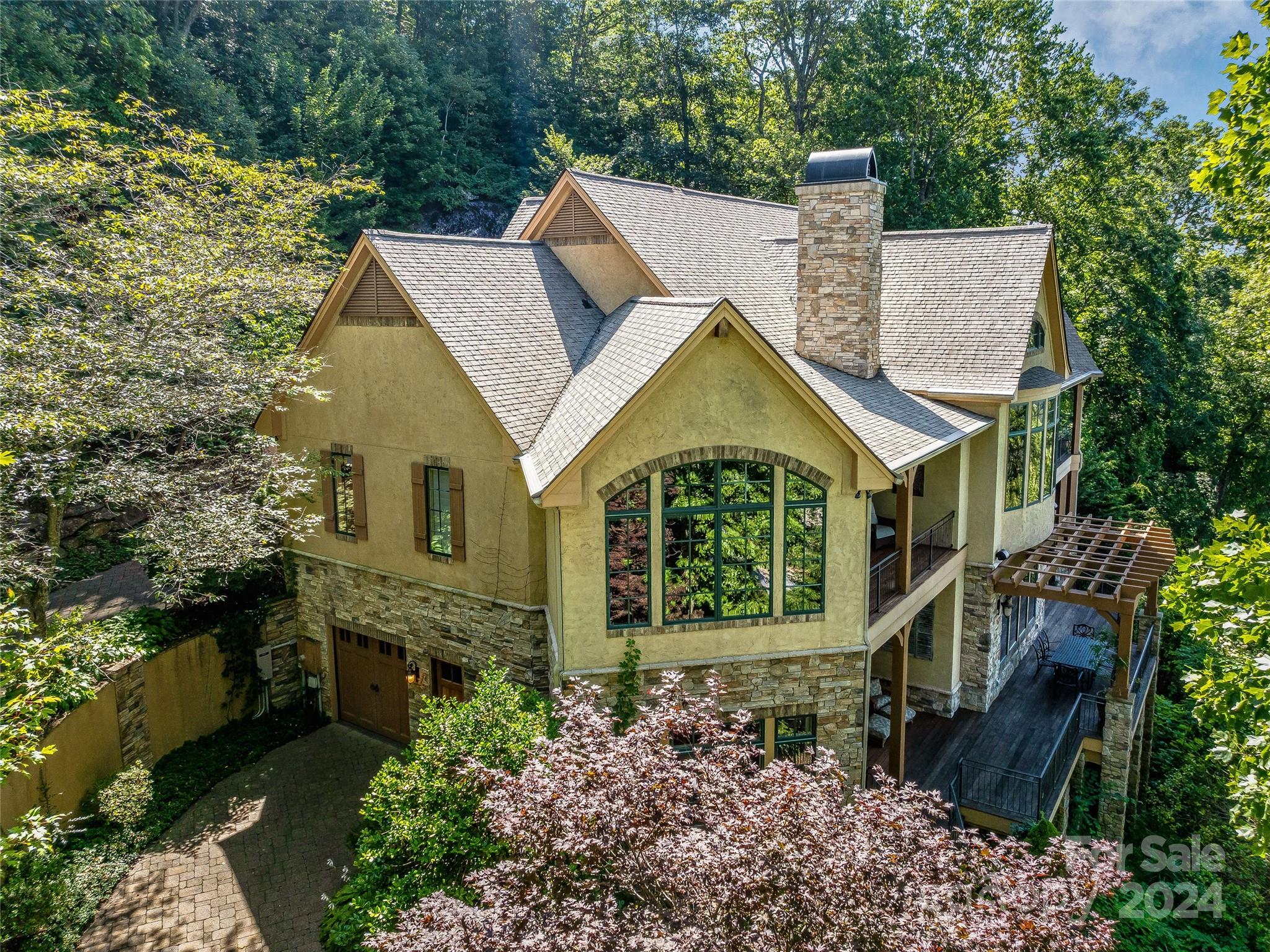 Property image 2 of 109 Crestridge Drive in Poplar Ridge, Asheville, NC 28803