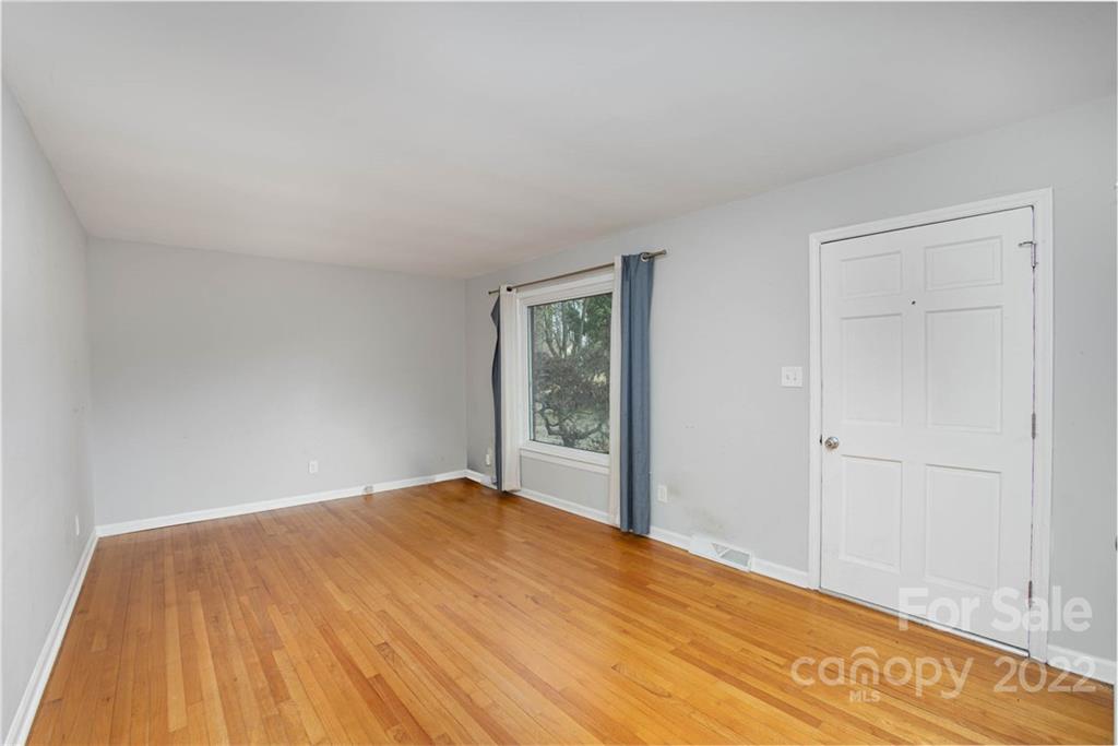 Property image 4 of 2305 Gaines Avenue in Sedgefield, Gastonia, NC 28054
