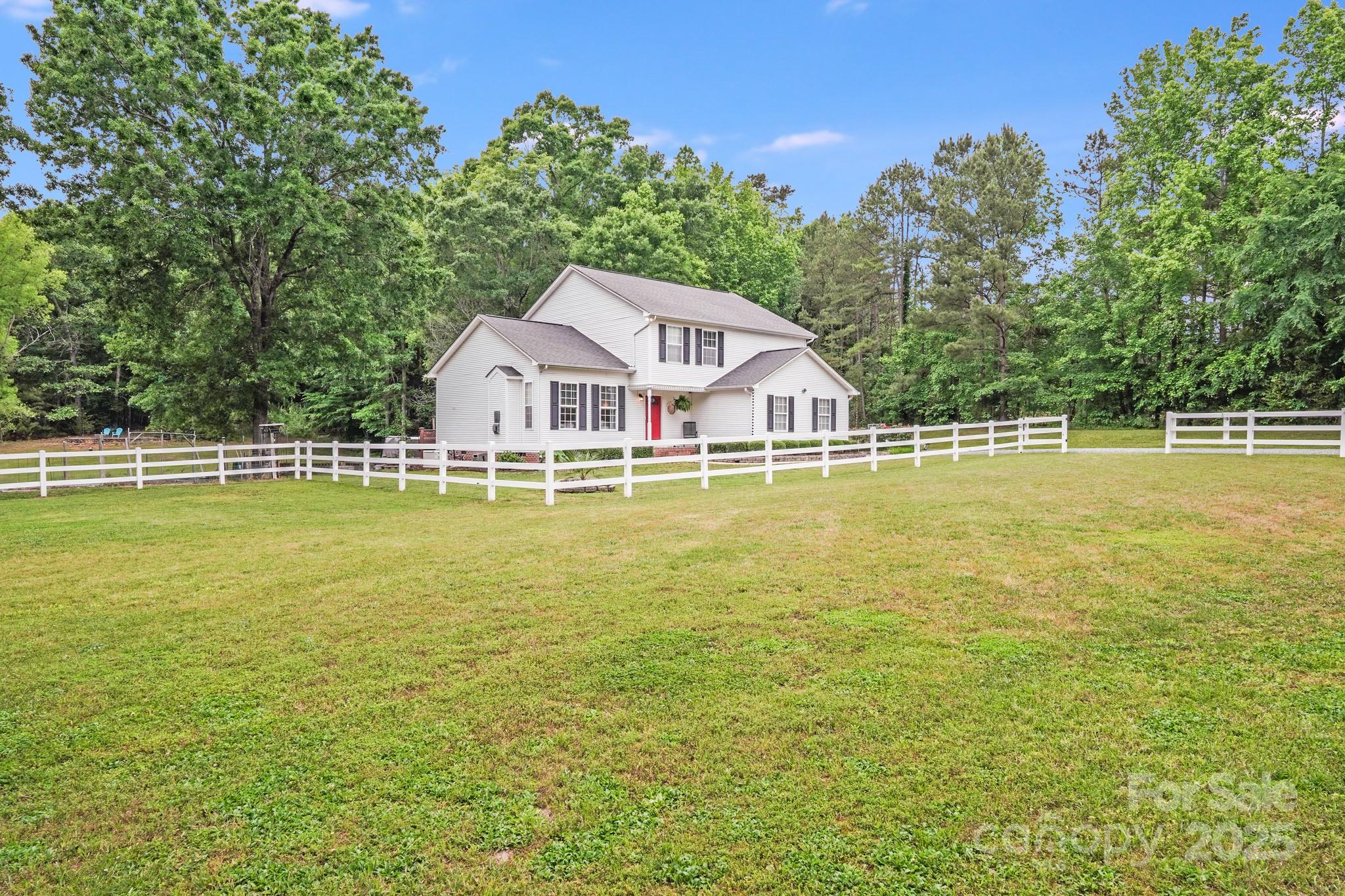 Property image 2 of 6910 Birdsong Lane in Providence Pines, Waxhaw, NC 28173