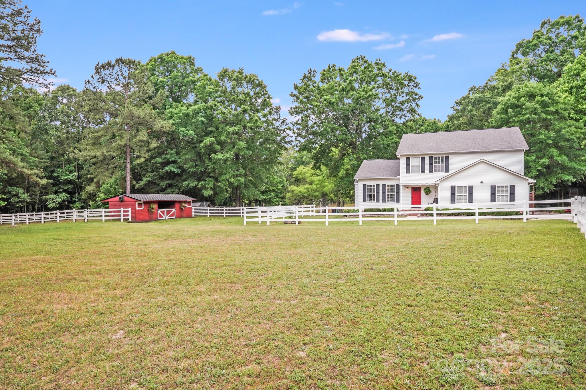 Property image 3 of 6910 Birdsong Lane in Providence Pines, Waxhaw, NC 28173