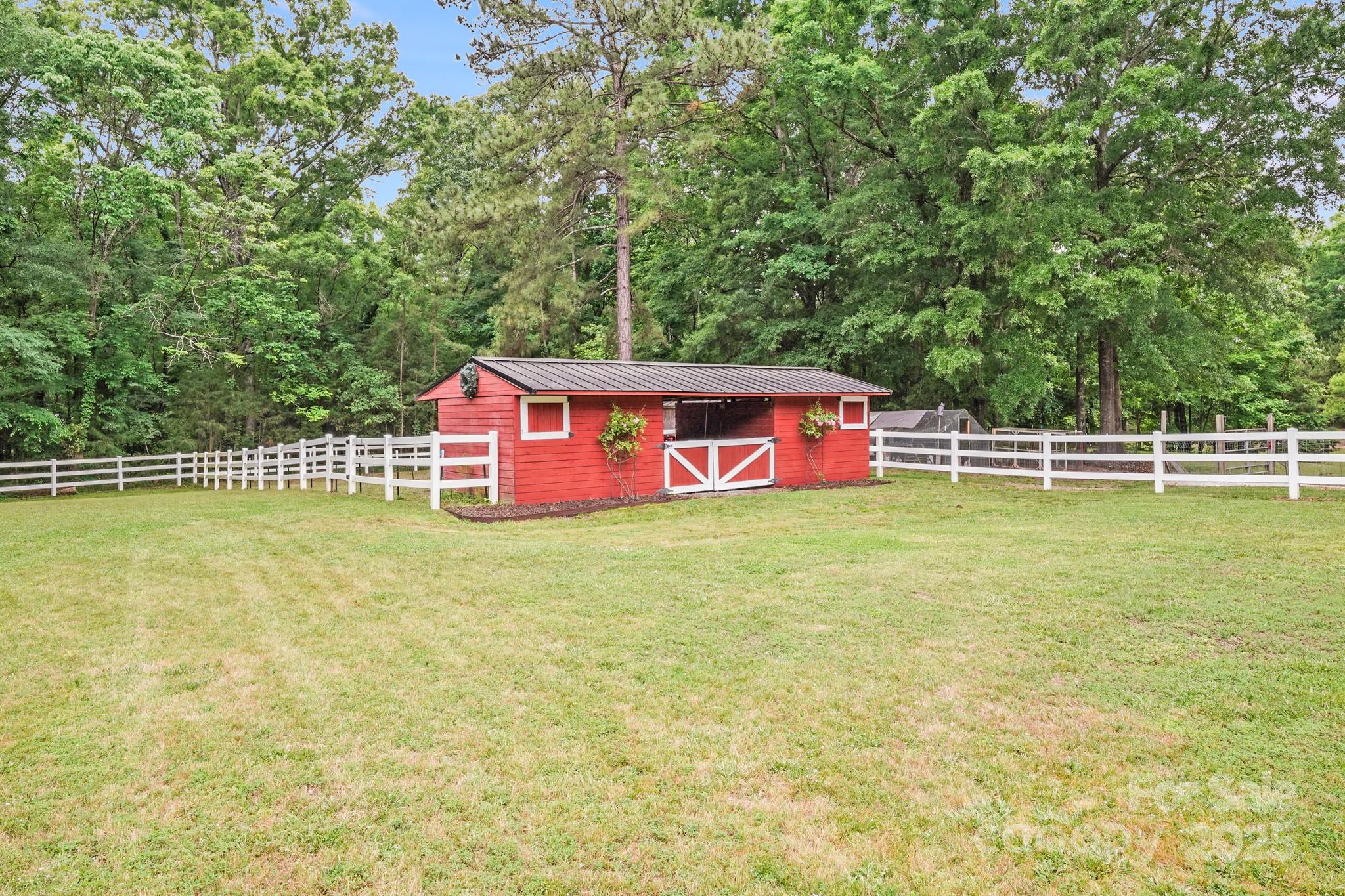 Property image 4 of 6910 Birdsong Lane in Providence Pines, Waxhaw, NC 28173