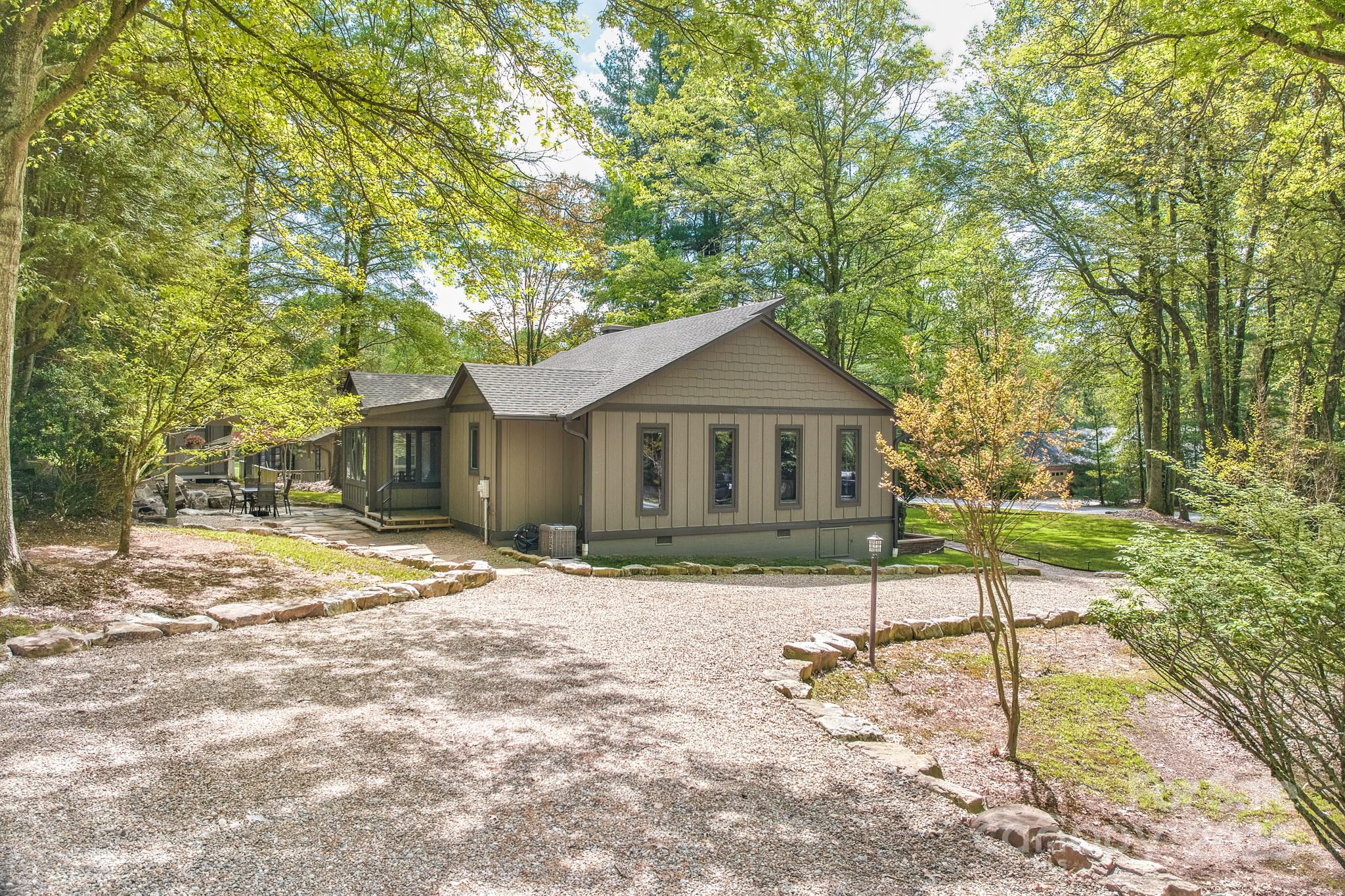 Property image 4 of 22 Dalonigei Court in Connestee Falls, Brevard, NC 28712