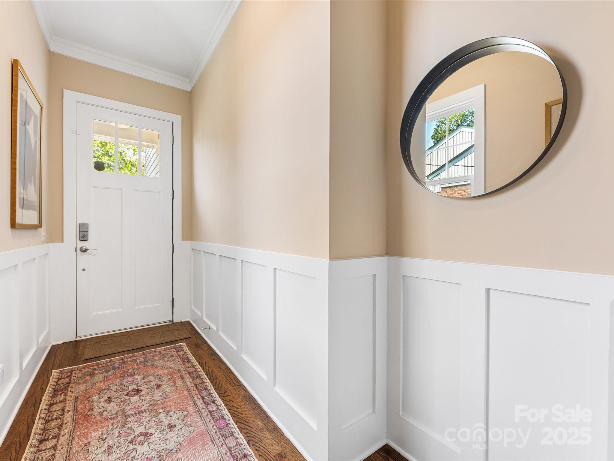 Property image 3 of 5210 Valley Stream Road in Selwyn Park, Charlotte, NC 28209