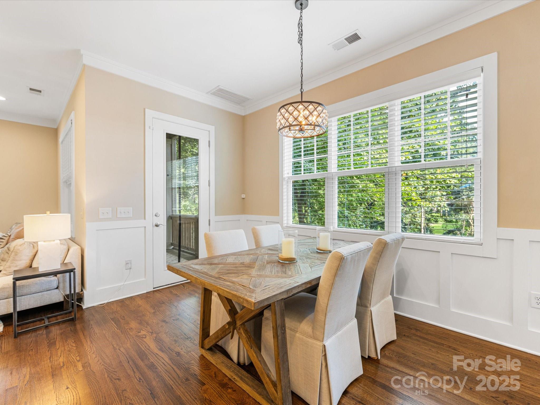 Property image 5 of 5210 Valley Stream Road in Selwyn Park, Charlotte, NC 28209