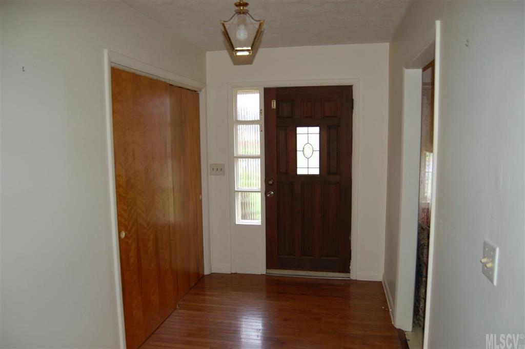 Property image 2 of 1587 Oakmont Drive in Oakmont, Lenoir, NC 28645