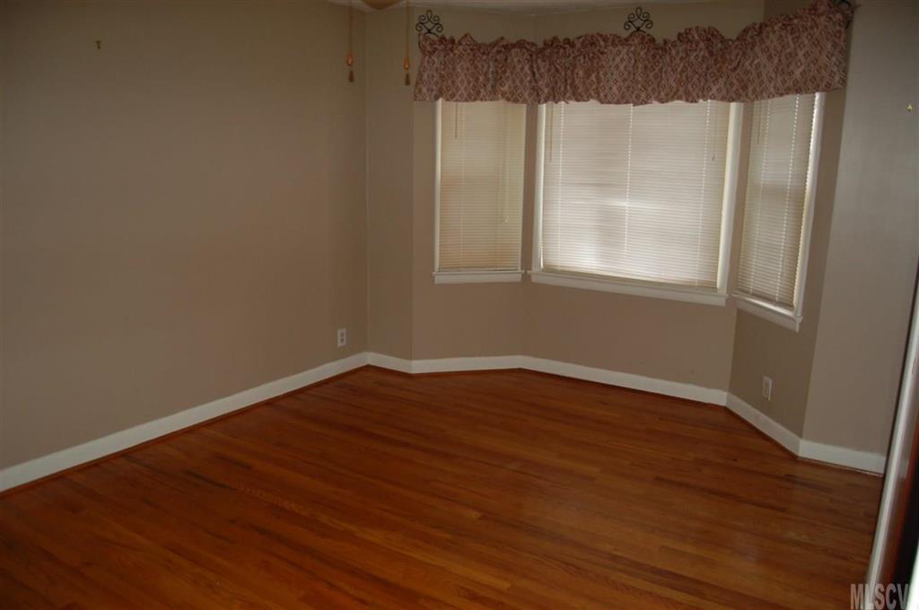 Property image 3 of 1587 Oakmont Drive in Oakmont, Lenoir, NC 28645