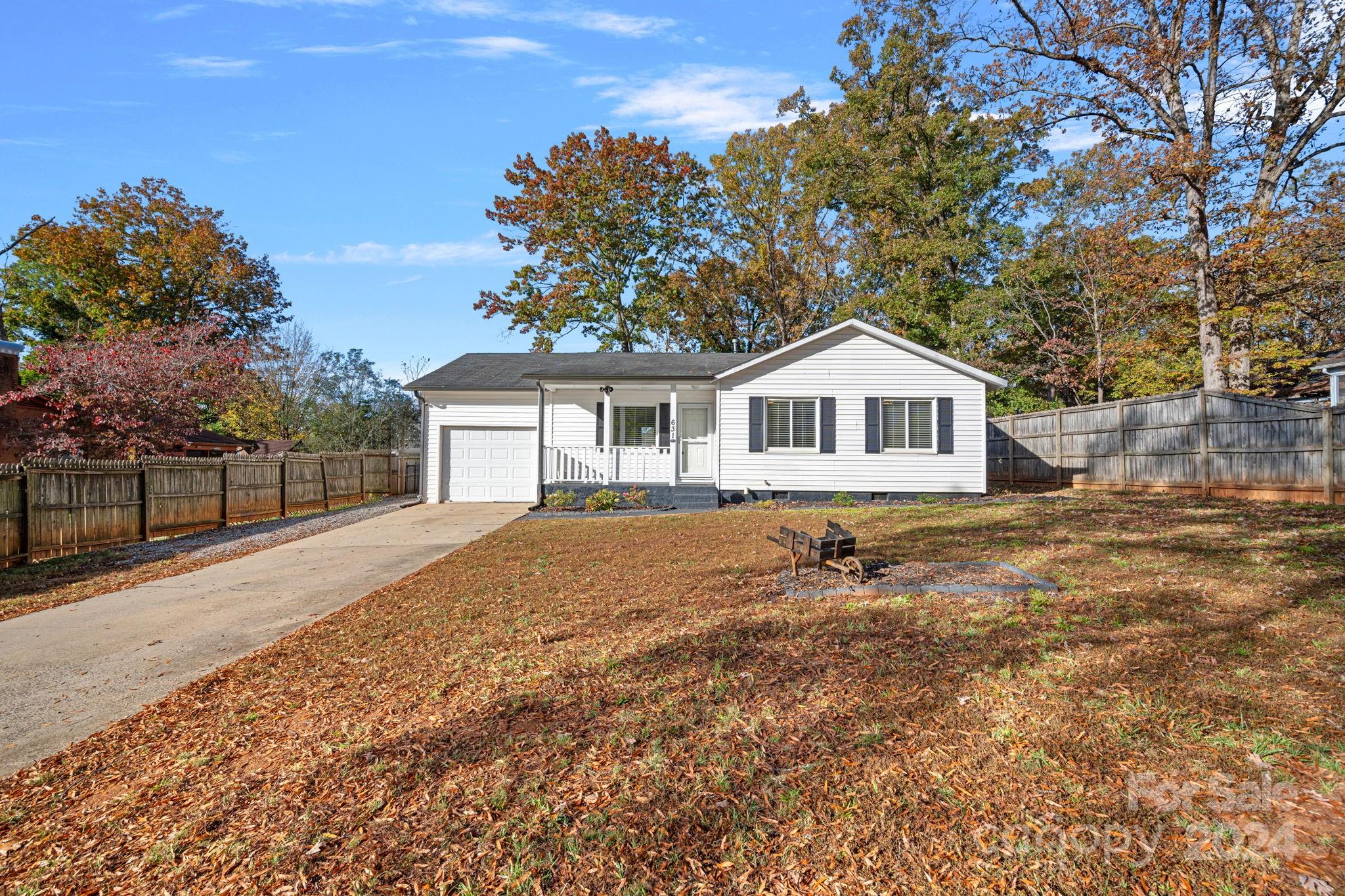 Property image 4 of 631 N Race Street in Oakland Heights, Statesville, NC 28677