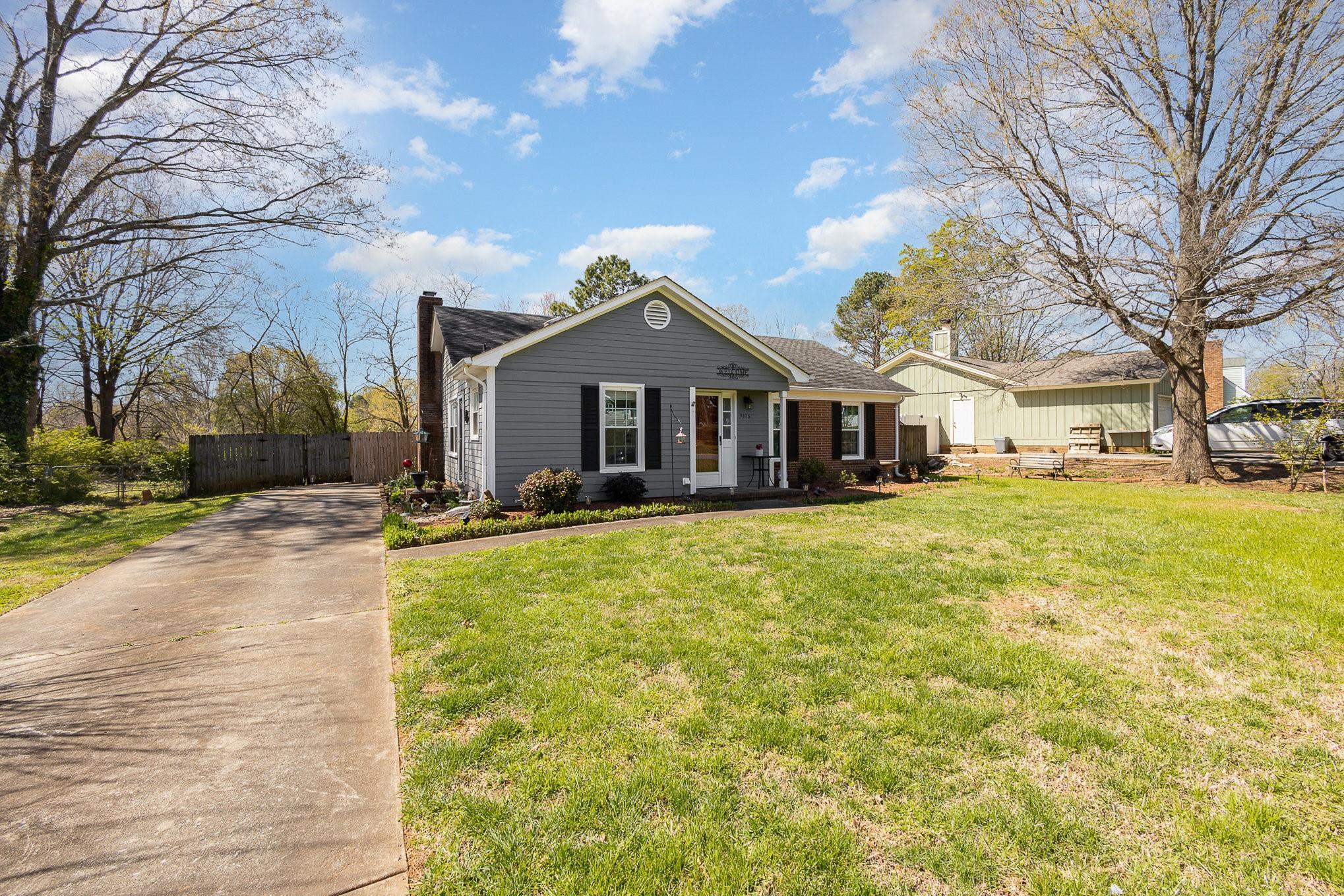 Property image 2 of 9406 Split Rail Lane in Timber Creek, Charlotte, NC 28227
