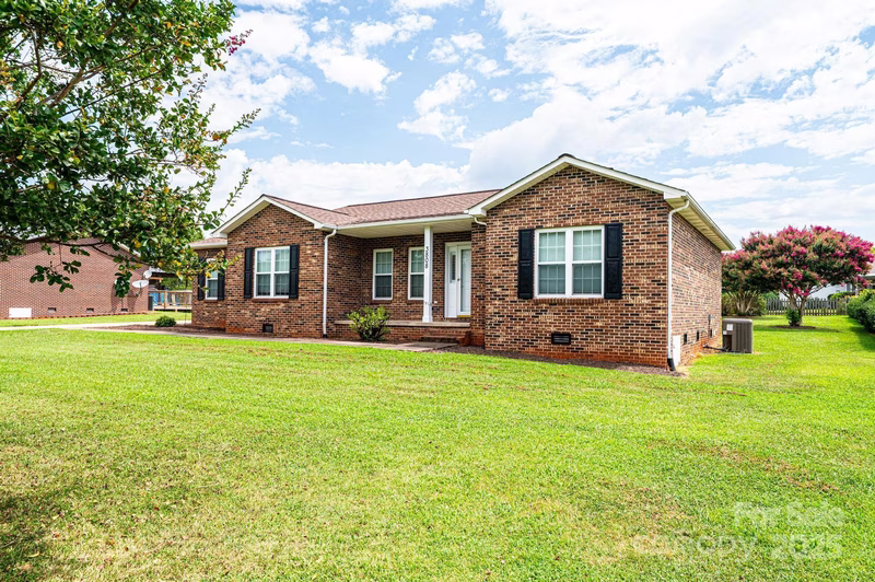 Melrose Place, Hickory Community