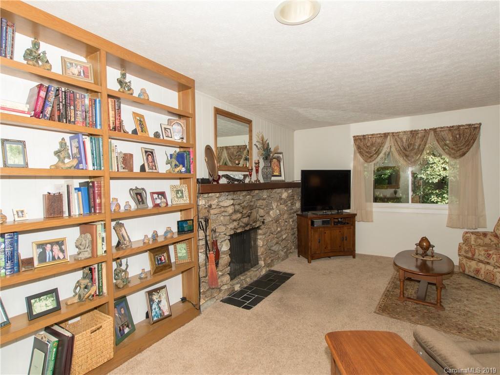 Property image 5 of 16 Walnut Court in Hickory Hill, Hendersonville, NC 28792