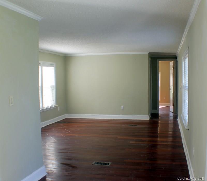 Property image 4 of 117 Driftwood Drive in Cove View Park, Mooresville, NC 28117