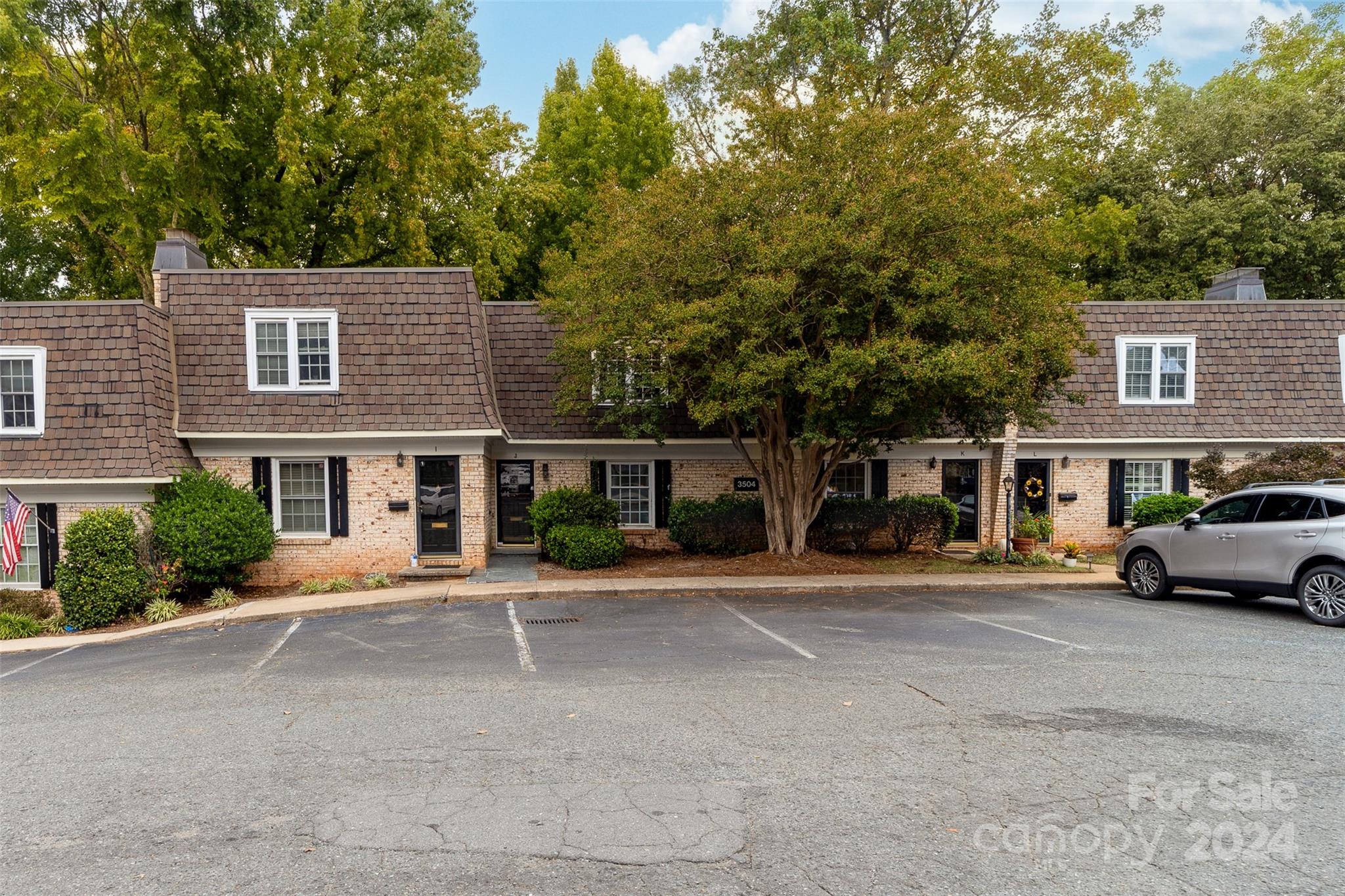 Property image 2 of 3504 Colony Road in Trianon, Charlotte, NC 28211