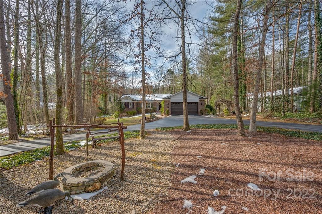 Property image 3 of 108 Camellia Way in Timber Creek, Hendersonville, NC 28739