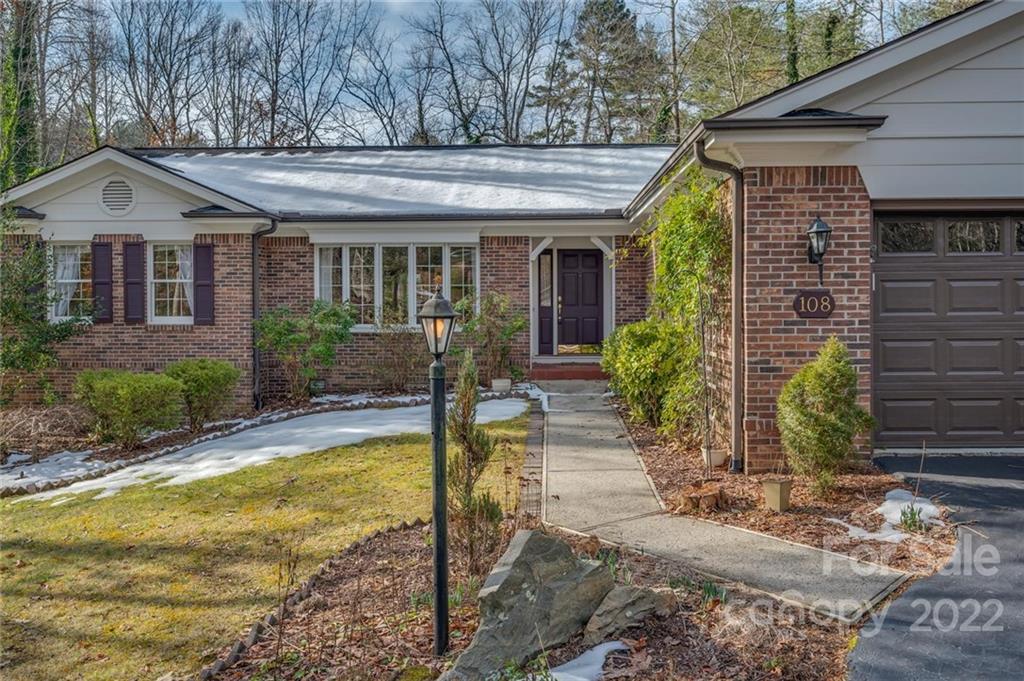 Property image 4 of 108 Camellia Way in Timber Creek, Hendersonville, NC 28739