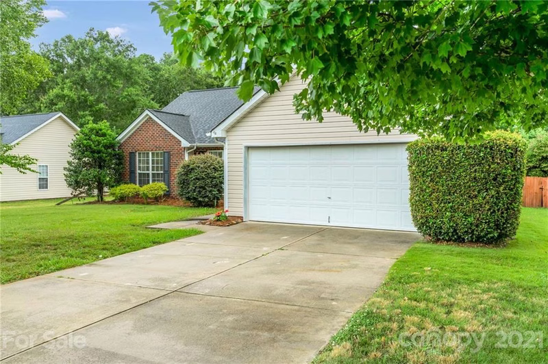 Property image 2 at 3201 Leicester Drive, Matthews, NC 28104