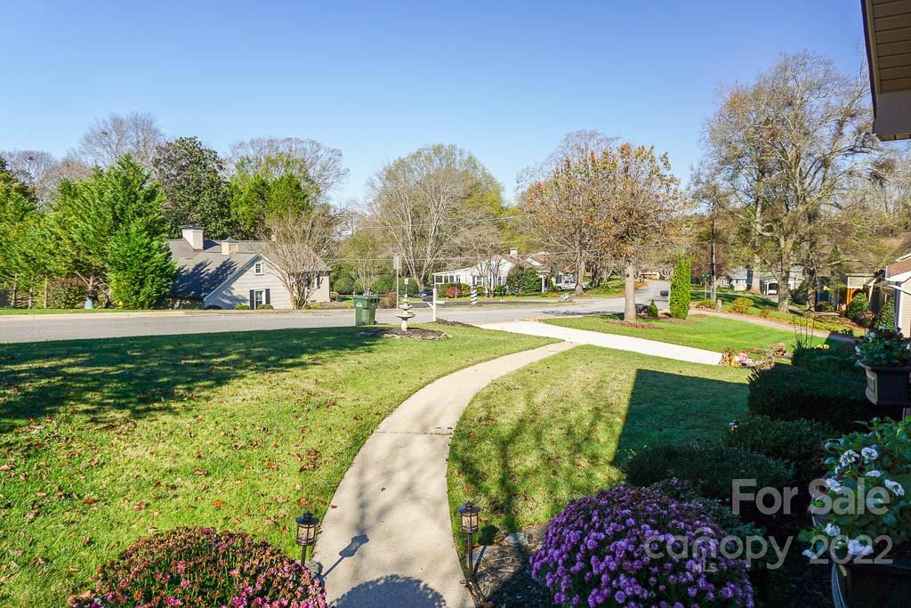 Property image 4 of 630 8th Street Drive in Oakwood Terrace, Hickory, NC 28601