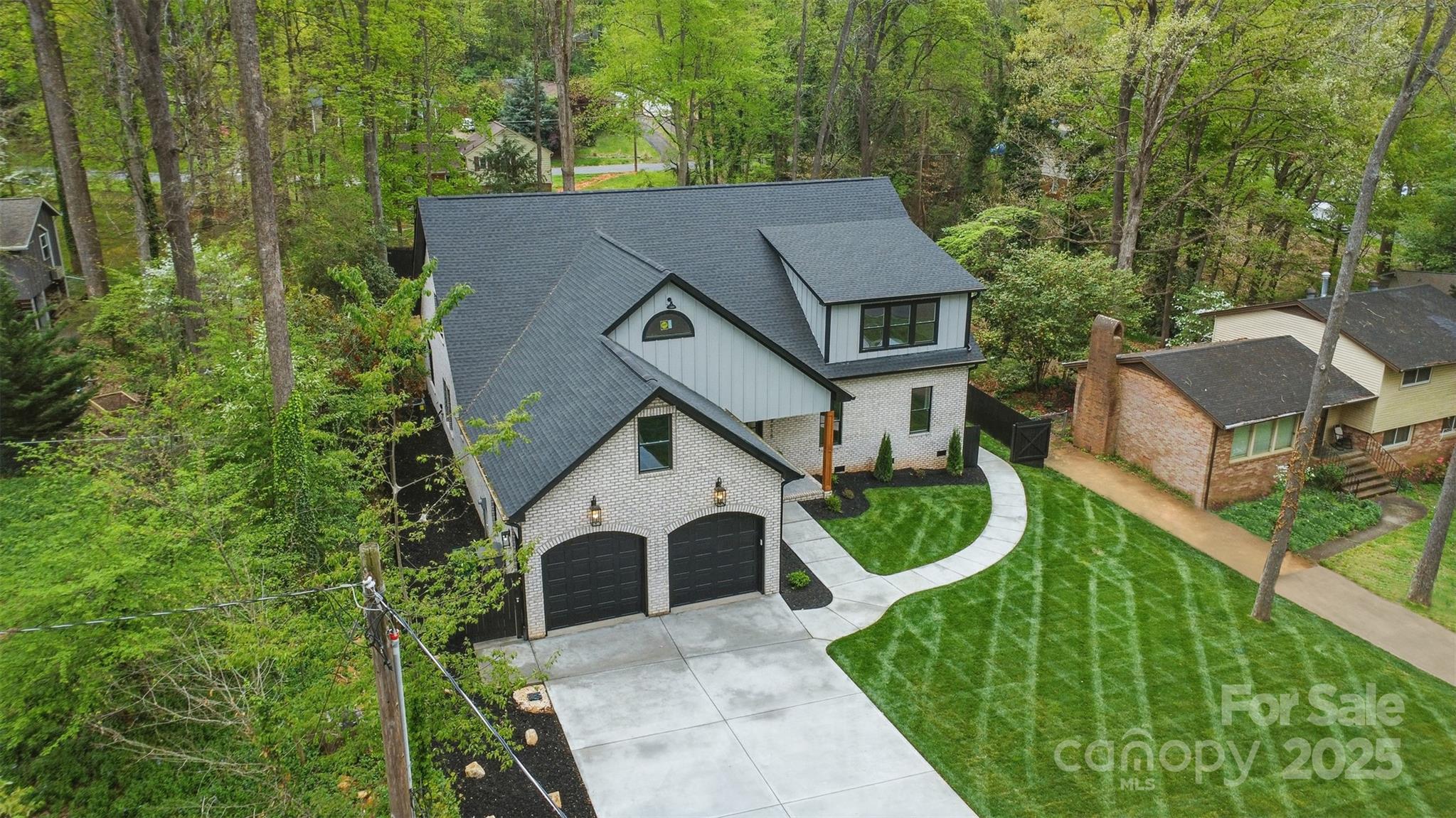 Property image 2 of 3038 Northampton Drive in Spring Valley, Charlotte, NC 28210