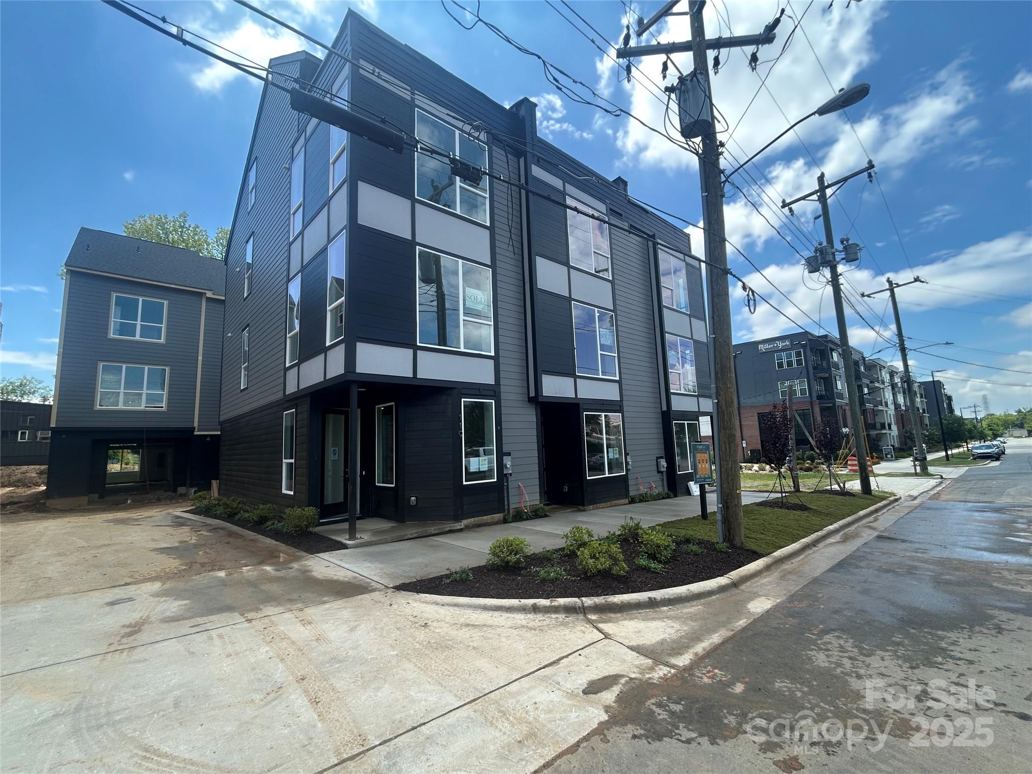 Property image 2 of 423 Devender Lane in Verbena Townhomes, Charlotte, NC 28217