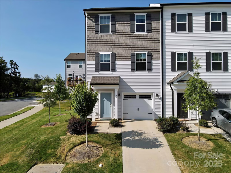 Villages at Mallard Creek, Charlotte Community