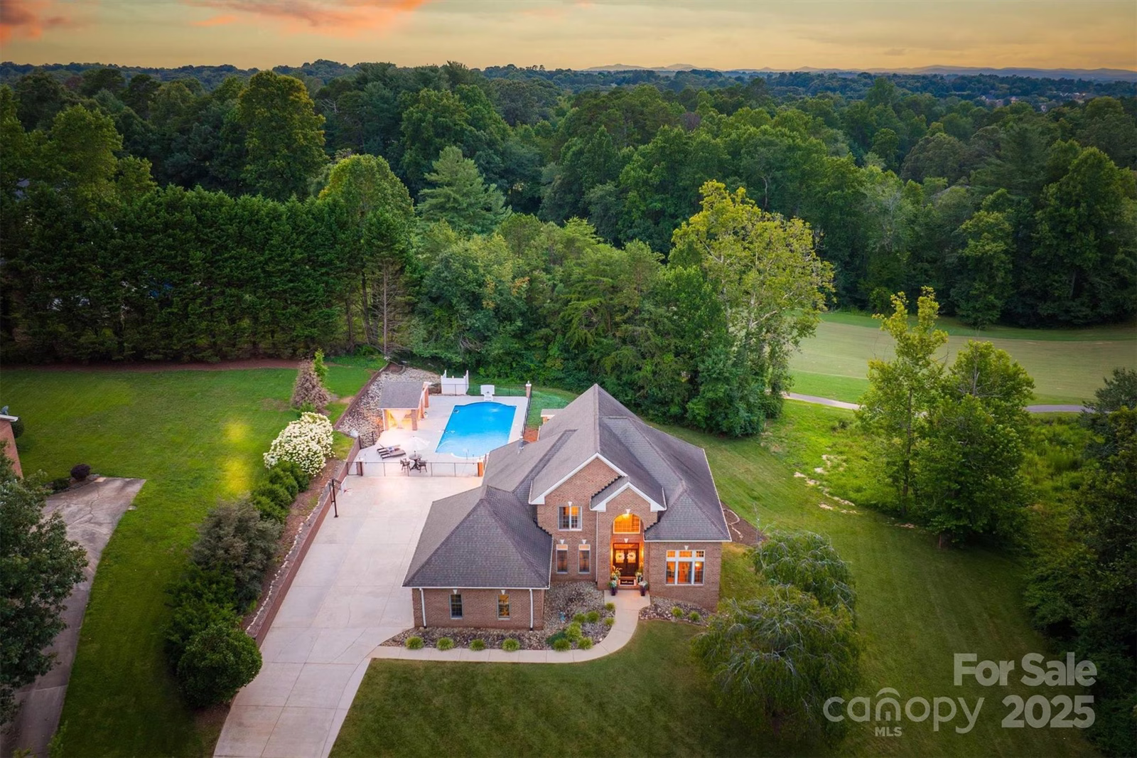 Property image 1 at 4137 Pinecrest Drive, Hickory, NC 28601