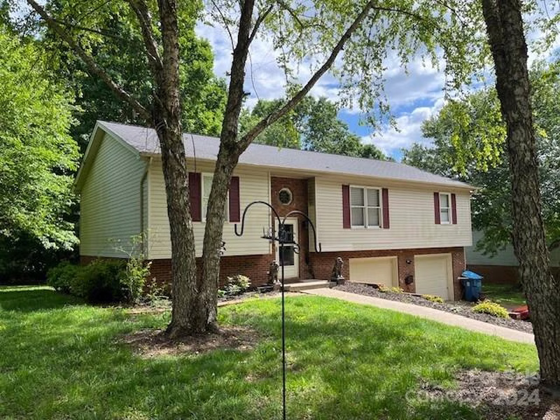 1661 Oakmont Drive