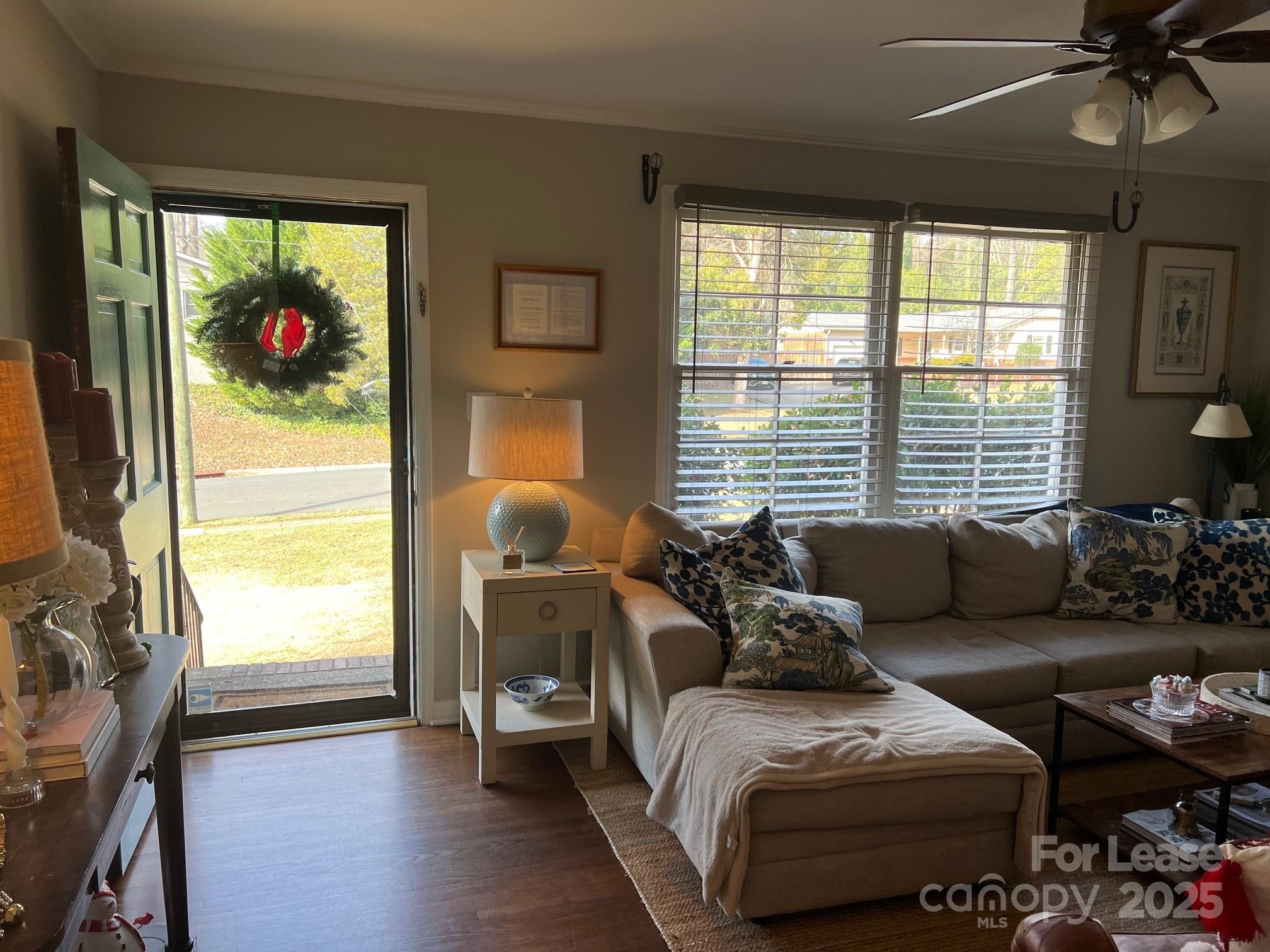 Property image 2 of 5531 Farmbrook Drive in Montclaire, Charlotte, NC 28210