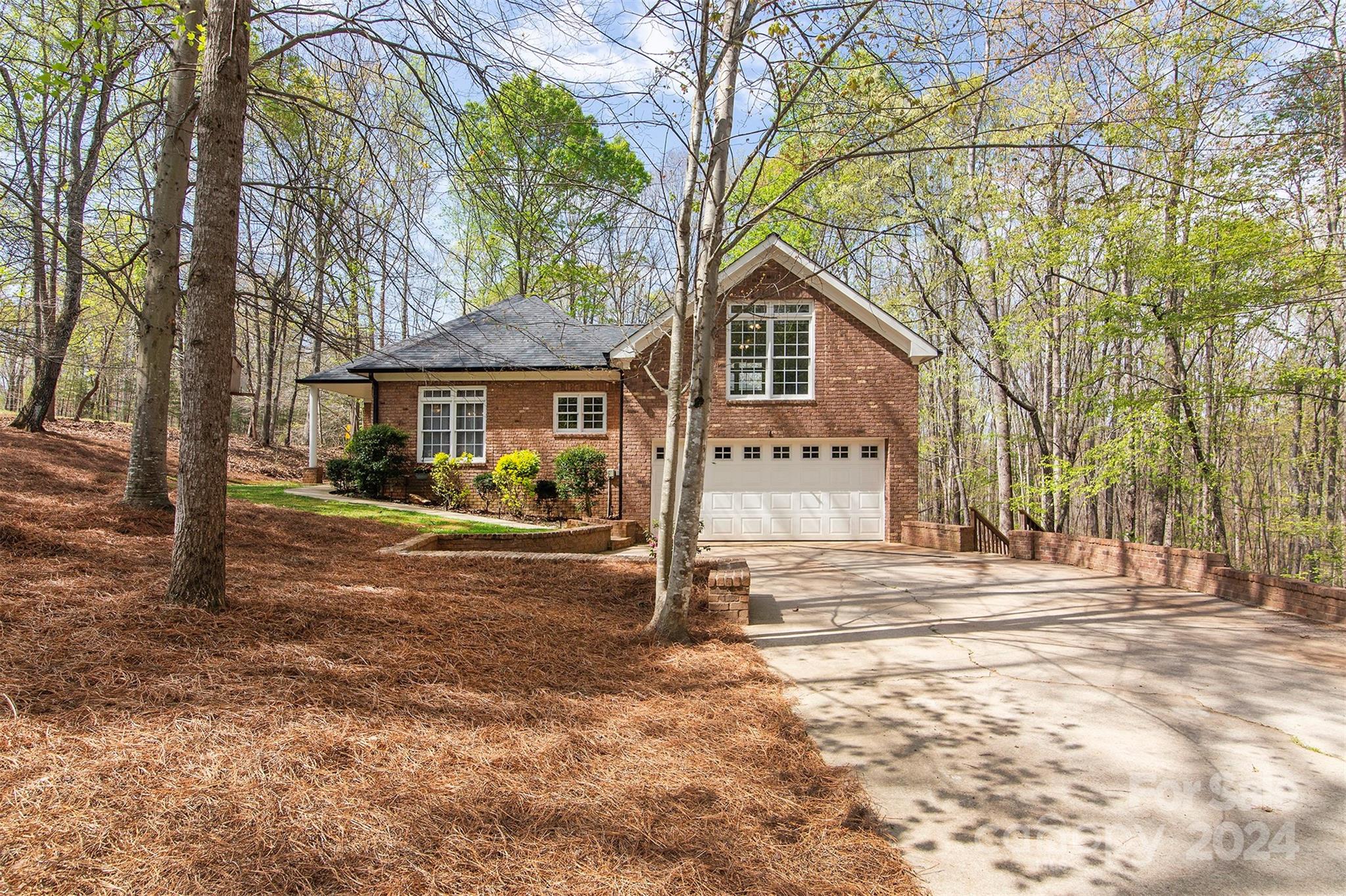 Property image 2 of 107 N Harbor Watch Drive in Harbor Watch, Statesville, NC 28677