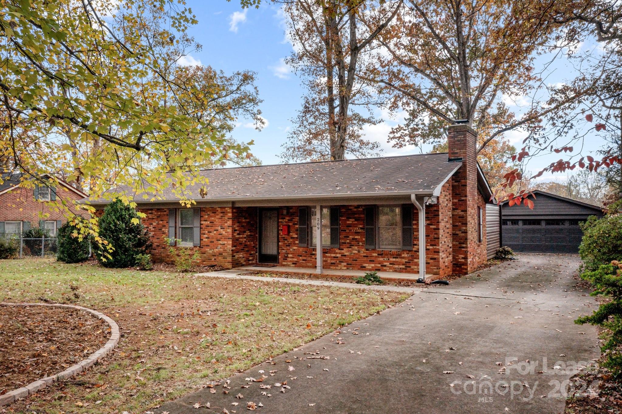 Property image 2 of 209 Mitchell Avenue in Oakland Heights, Statesville, NC 28677
