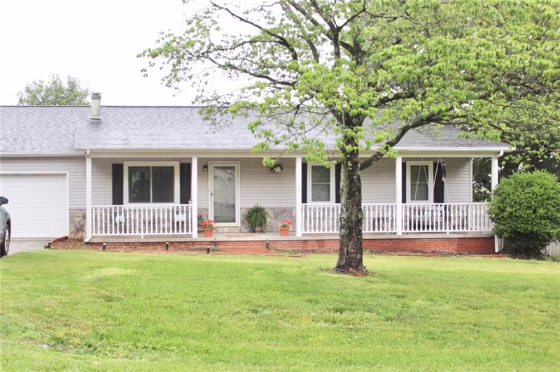 Property image 2 at 4990 Forest Ridge Drive, Hickory, NC 28602