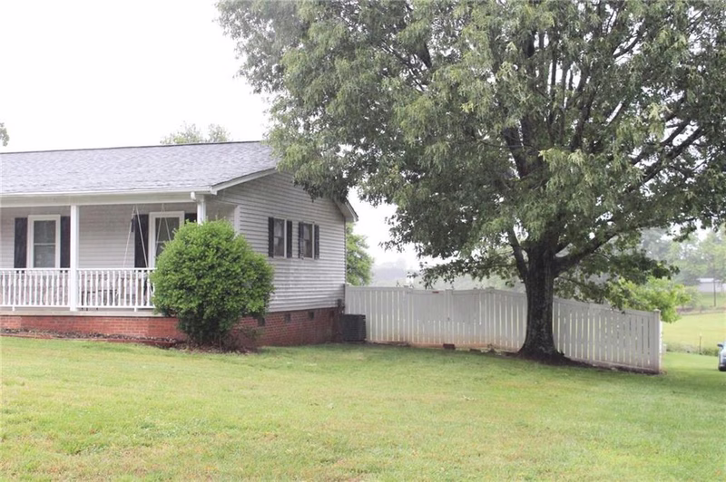 Property image 3 at 4990 Forest Ridge Drive, Hickory, NC 28602
