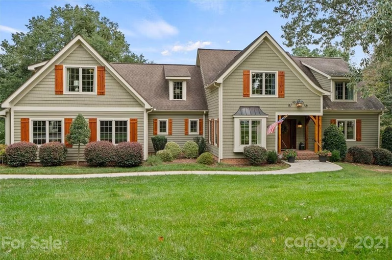Oakwood Terrace, Hickory Community