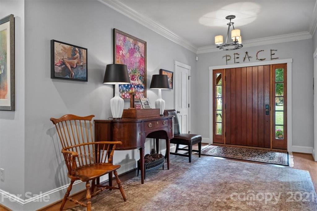 Property image 3 of 712 8th Street Drive in Oakwood Terrace, Hickory, NC 28601