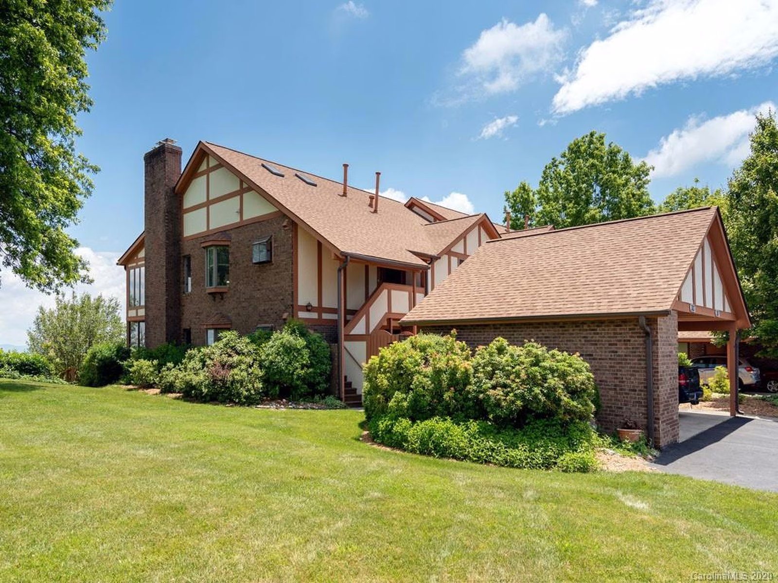 Property image 1 at 303 Fleetwood Plaza, Hendersonville, NC 28739