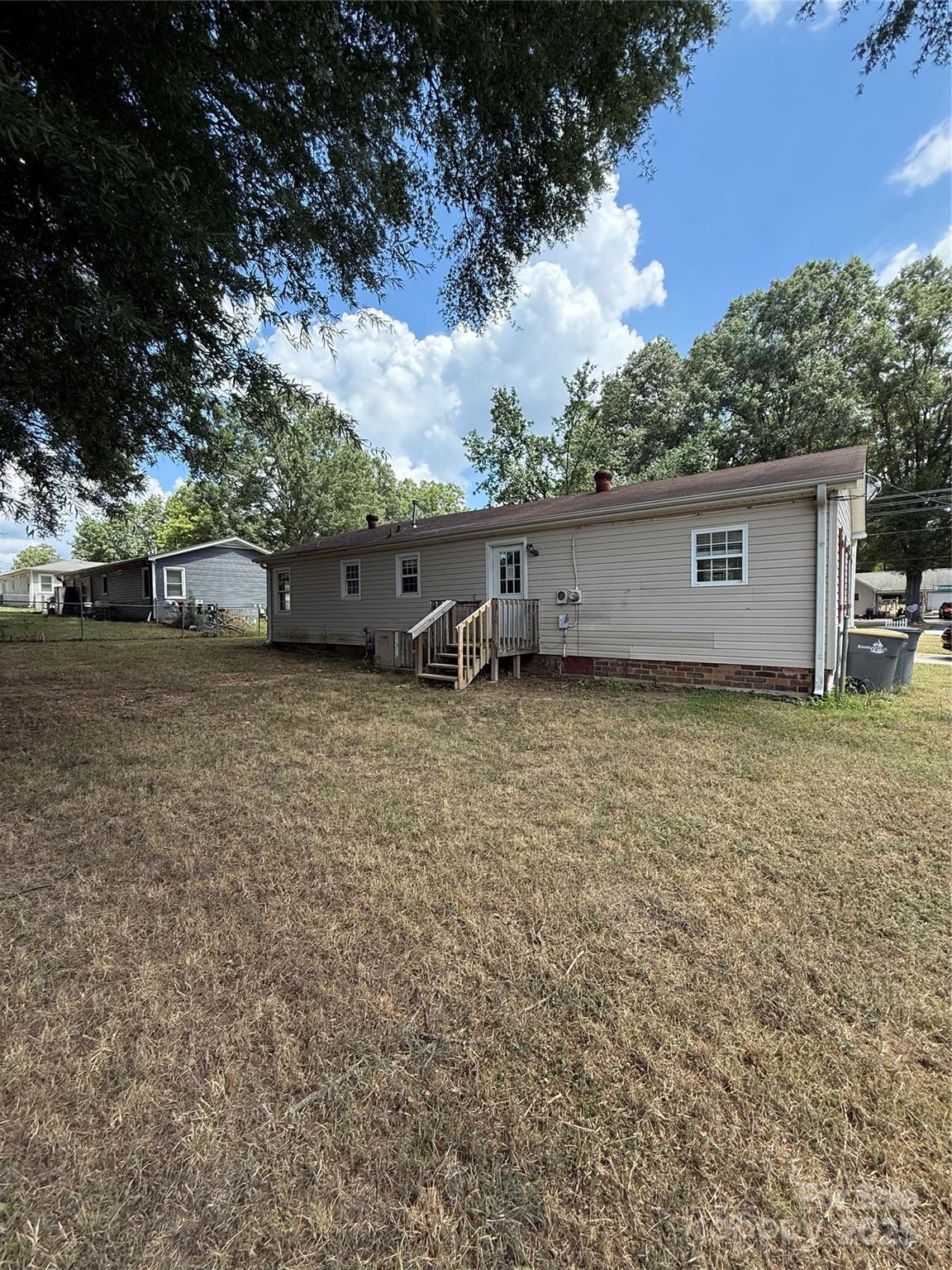 Property image 2 of 2560 Oakwood Avenue in Hidden Valley, Concord, NC 28027