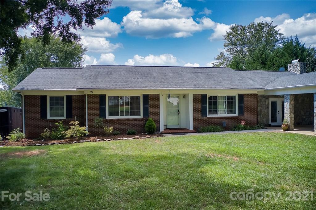 Property image 4 of 5715 Sandhurst Road in Homestead, Hickory, NC 28602