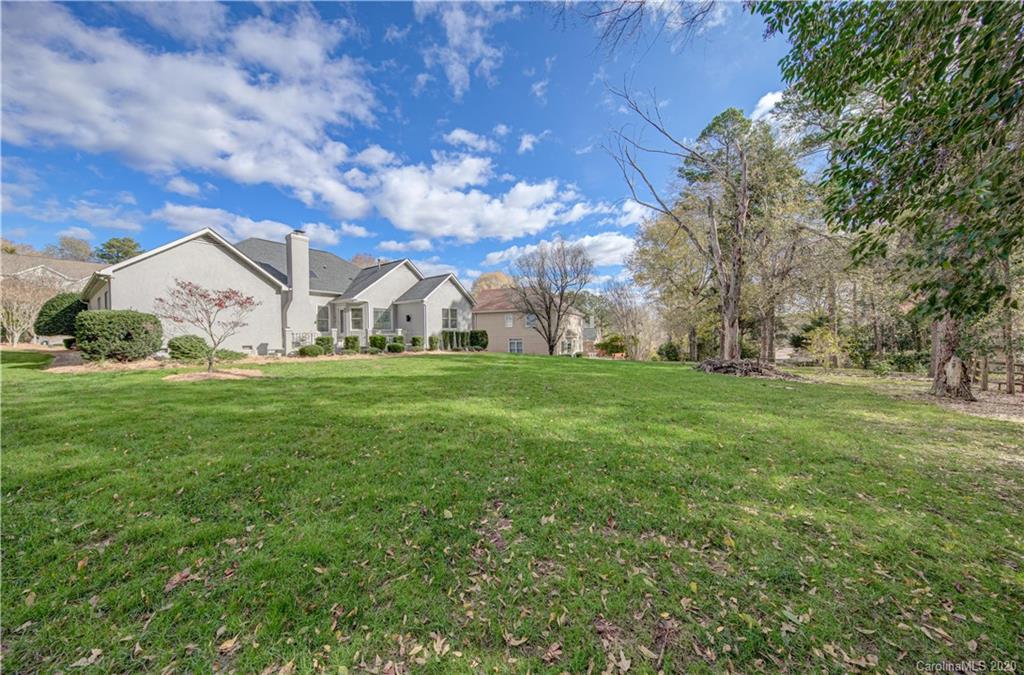Property image 2 of 523 River Oaks Lane in Wimbledon, Charlotte, NC 28226