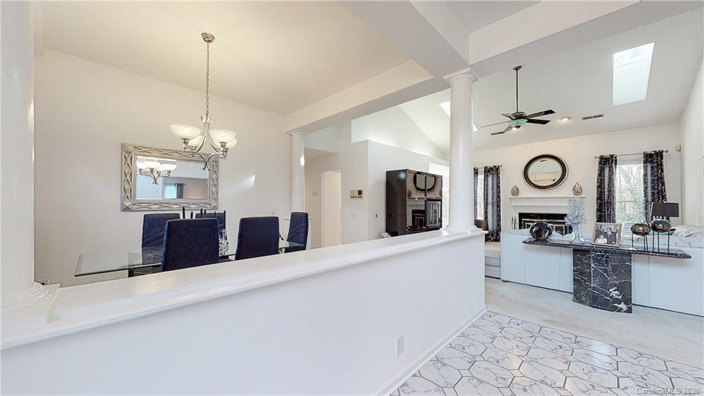 Property image 5 of 523 River Oaks Lane in Wimbledon, Charlotte, NC 28226