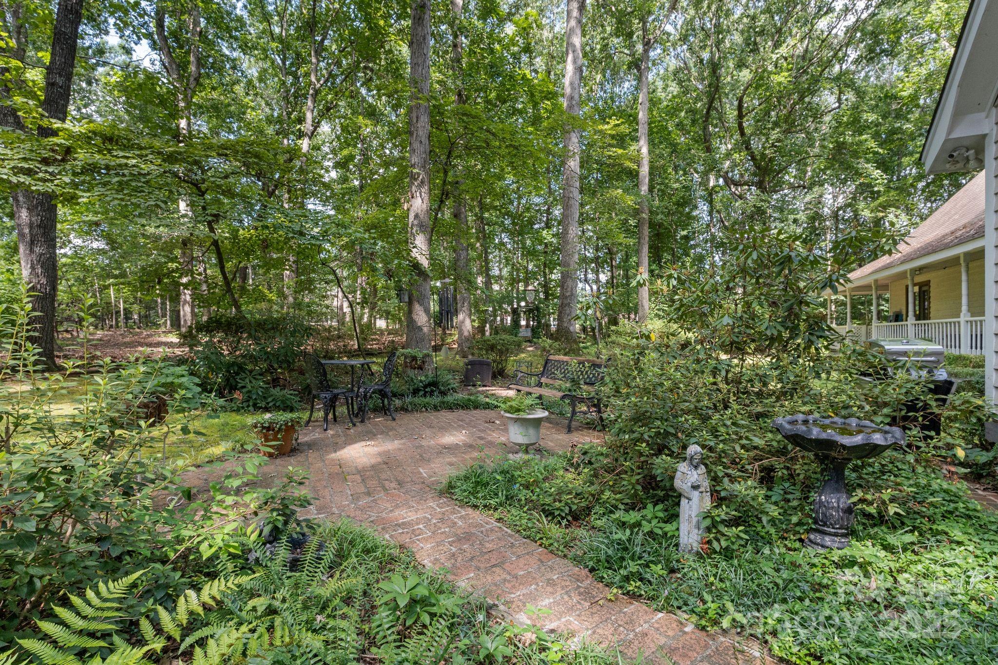 Property image 3 of 110 Amanda Drive in Mandy Plantation, Matthews, NC 28104