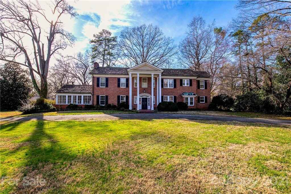 Property image 2 of 635 Edgemont Road in The Cloisters, Charlotte, NC 28211