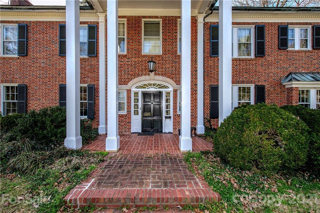 Property image 3 of 635 Edgemont Road in The Cloisters, Charlotte, NC 28211